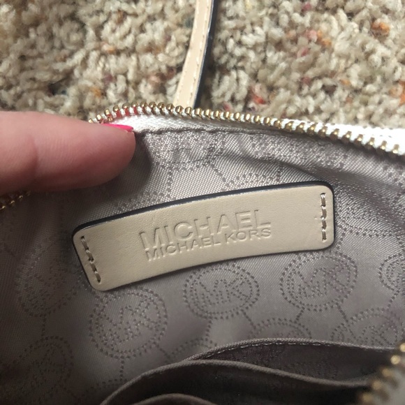 MK mini wristlet - Picture 6 of 6